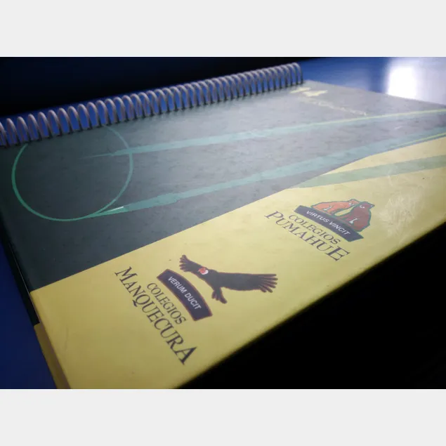 Cuaderno anillado con tapa personalizada